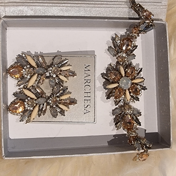 Marches a crystal earring and bracelet set-NWOT - Picture 3 of 8